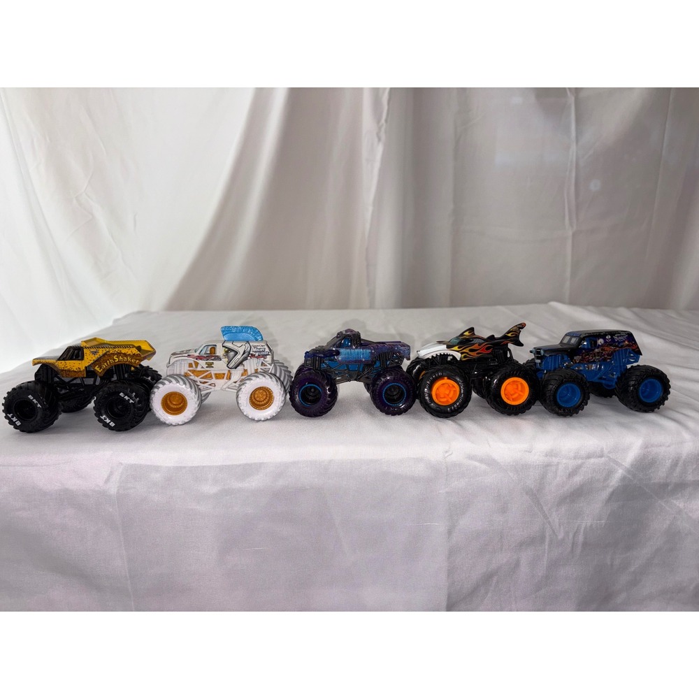Monster Jam 1:64 Die-Cast Truck Lot Earth Shaker Mohawk Warrior Megalodon 5pc